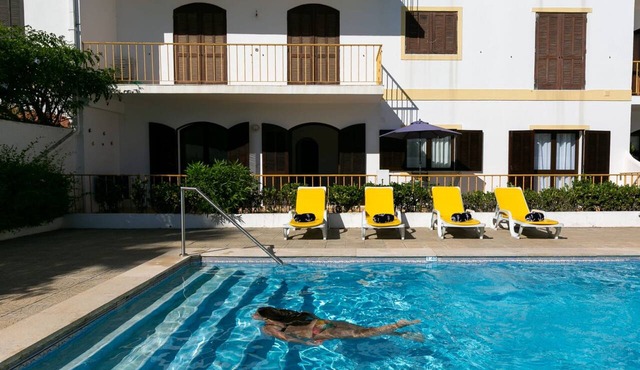 Moinhos: Location | Pool | Families and Couples in Lagos