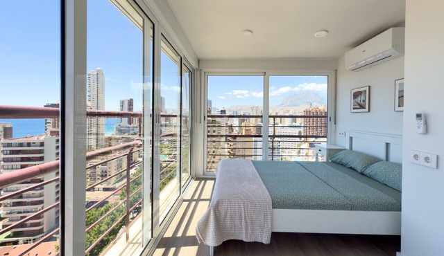 Mucho Gusto Coblanca 3-16. Sea and mountain view, AC, pool, free parking, WIFI in Benidorm