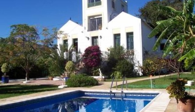 Nerja: Villa with private pool and garden 300 m from the beach in Nerja