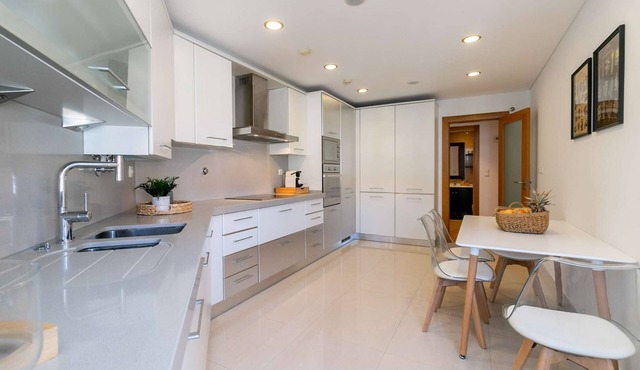 ✨New Spacious & Chic Flat, Garage, perfect for Family or Business Trip to Lisbon in Amadora