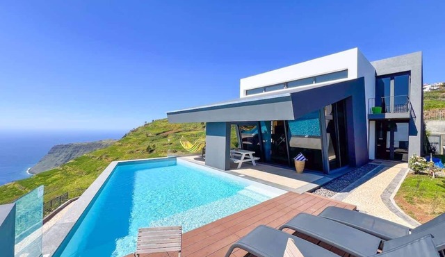 Oceanfront Villa with Private Pool & Sea Views in Lombada dos Marinheiros