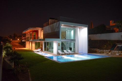 Palmares Beach, Golf & Dream in Lagos