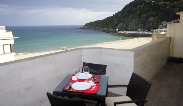 Penthouse Brisas. Frontbeach Sea Views! in Donostia