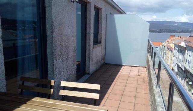 Penthouse with large terrace and sea views, with free WiFi in RIANXO