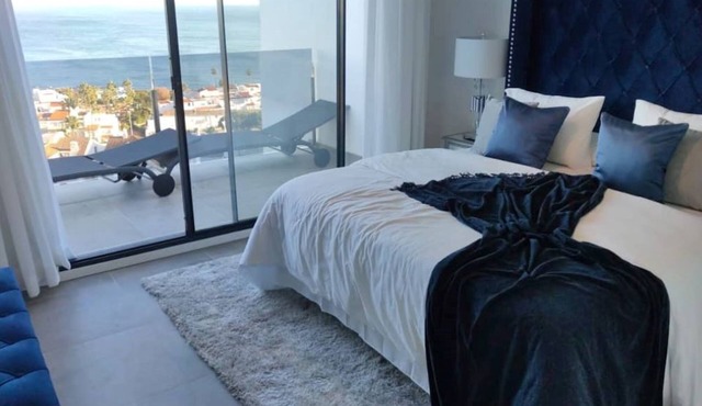 Penthouse with stunning sea views-ideal for remote working in Manilva