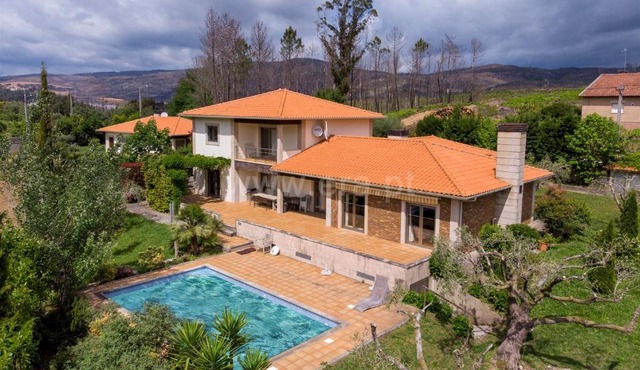 PONTE DE LIMA - VILLA OLIVAL - au calme, climatisée et chauffée - Piscine privée entre mer et montagne in Canadelo