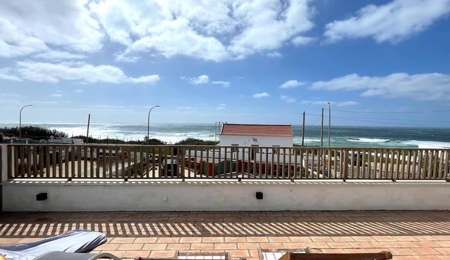 Praia das Maças - Azenhas do Mar V4 Beachfront Home in Colares
