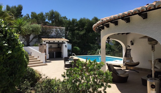 Private Luxury retreat with Pool & Stunning mountain,sea and Valley Views in Benidoleig