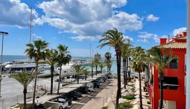 Puerto Sotogrande Apartment with Sea Views, Wi-Fi, and Air Conditioning in Sotogrande