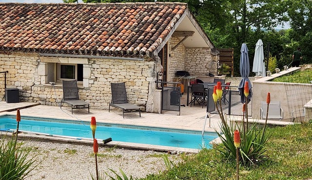 Quercy stone barn with quiet terraces and unobstructed views. in Labastide-Marnhac