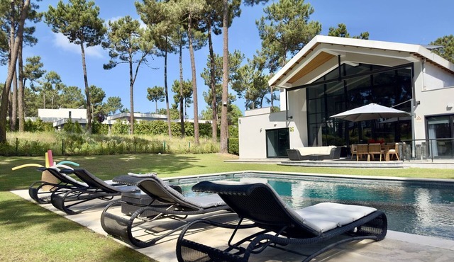 Quiet Villa with wonderful views of the golf courses! in Almada