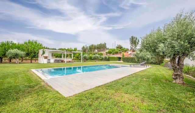 Refreshing poolside escape in Ponte de Sor in Ponte de Sor