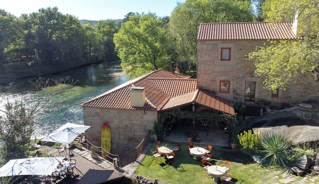 Riverside Watermill House · Private Beach Access in Caminha