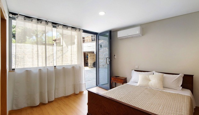 Room 1 with private bathroom, Wi-Fi and air conditioning in Rossas