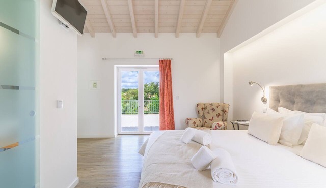 Room 'Monte Do Sol 1' with Mountain View, Wi-Fi and Air Conditioning in S. Luís