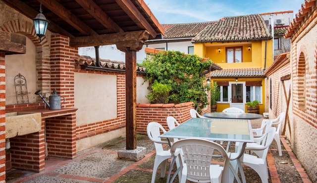 Rural House 'Casa Rural Villa Calera' with Private Terrace, Wi-Fi and Air Conditioning in Rueda