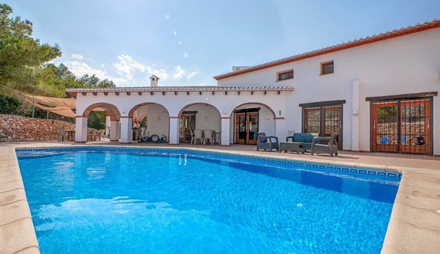 Rural Moraira Villa, with own vineyard, 7 bedrooms, 10 min from the beach in Teulada