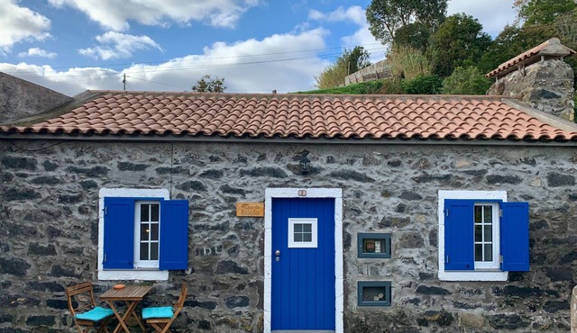 Rustic and romantic house fully renovated with private garden for couples in Feteiras