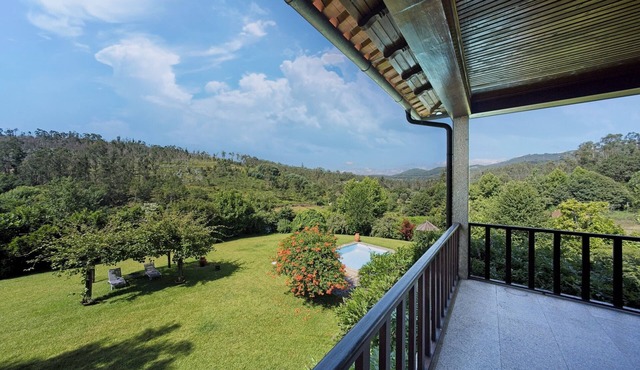 Rustic villa with pool in Póvoa de Lanhoso! in Ajude