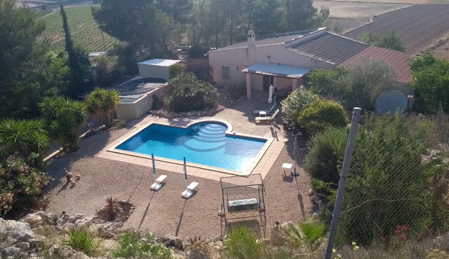 Secluded Rustic family house to rent in Pinoso