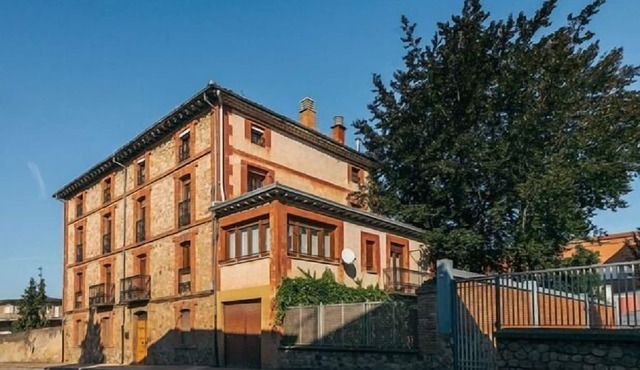 Self catering La Solana for 12 people in Baños de Río Tobía