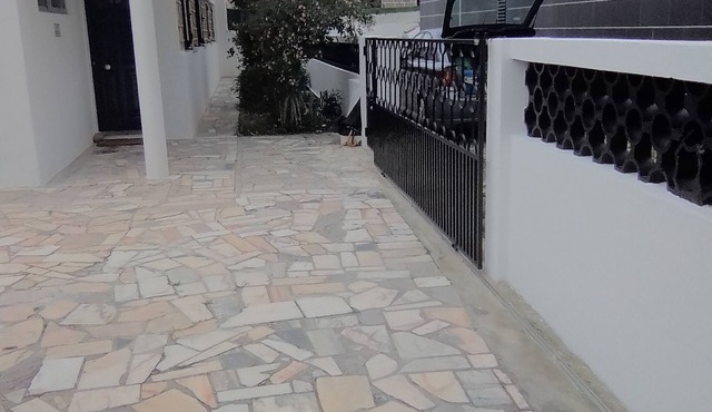 Single-story, 80 m² with a quiet garden, 300 m from the beach; air-conditioned, Wi-Fi, TV, pet-friendly in Vila Nova de Cacela