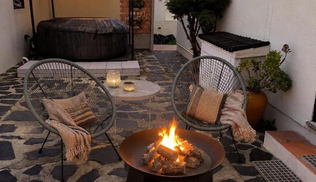 SixtyNine Beach Cottage - Hot Tub, Fire Pit & Bikes in Torreira