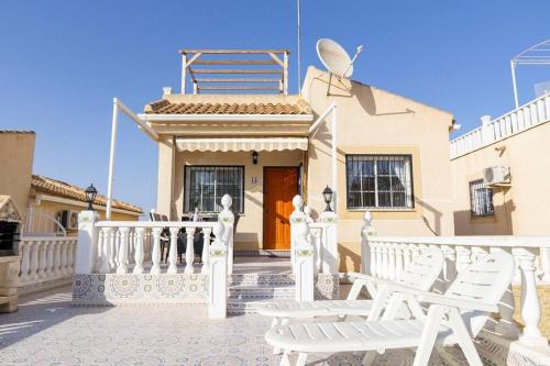 Spacious 2 Bed Detached Villa with communal pool in La Florida
