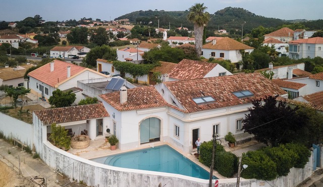 Spacious 5-bedroom house in charming Sao Joao da Ribeira with AC, WiFi in Sao joao da ribeira