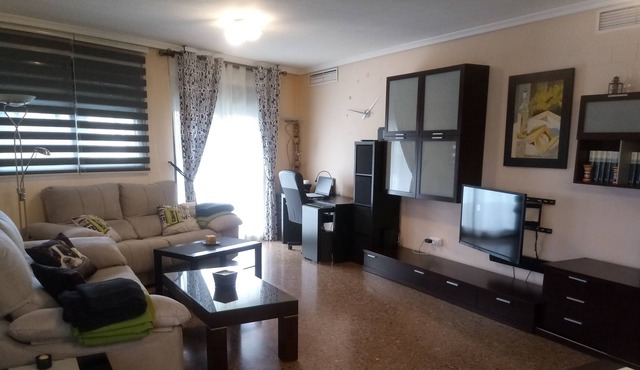Spacious apartment with pool. Very close to Valencia. (4,5Km) in Paterna