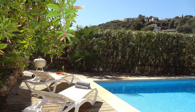 Spacious contemporary villa. Sea views, private pool. Slps 10 in Begur
