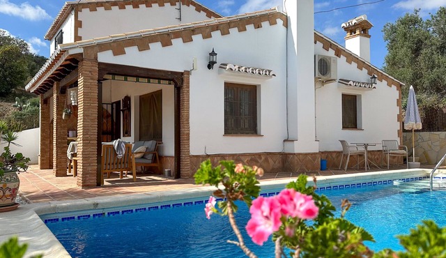 Spacious Detached Villa With Private Floodlit Pool in Los Romanes