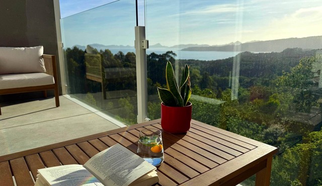 Spacious Ocean View Apartment with Pool & Sunsets in Cangas