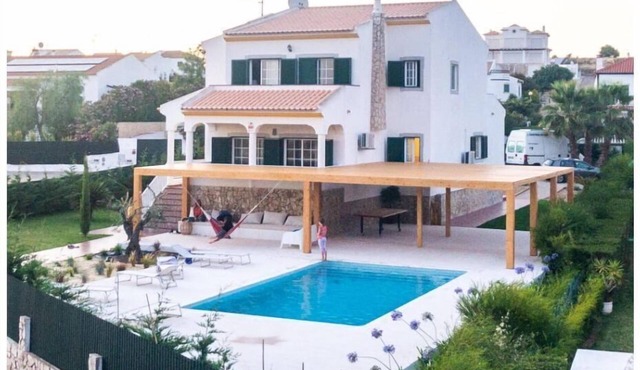 Spacious two-story villa with a pool and large garden, 6 minutes from Praia Verde. in Castro Marim