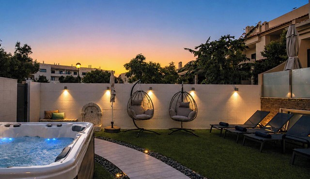 Spacious Villa w/Jacuzzi Close to the Beach Free WiFi in Albufeira
