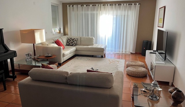 Spacious villa with garden and barbecue, near Serra de Sintra, beach and Cascais in Alcabideche