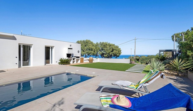 Spacious Villa with Pool and Fantastic Sea Views in Sa Riera