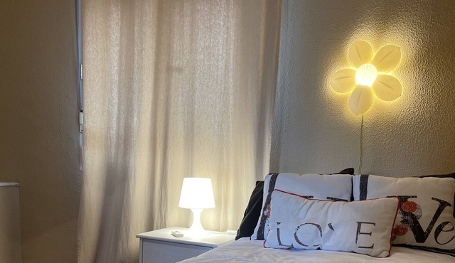 Special couples. Pack with CAVA, candles and romantic decoration. Next to the beach. in Luanco