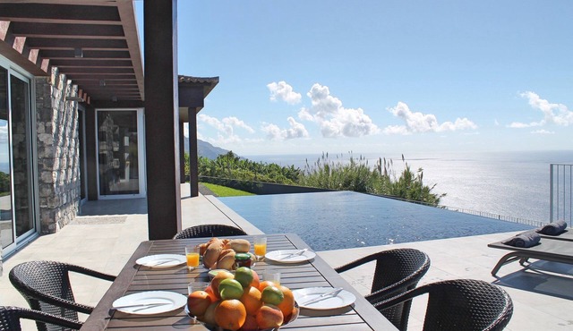 Spectacular Calheta Villa | Villa Cliffscape | 3 Bedrooms | Panoramic Sea View in Estreito da Calheta