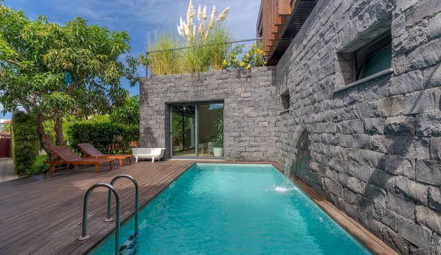 Stonelovers® Villa in Jardim do Mar With Private Pool next to Sea in Calheta