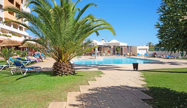 Studio "Belavista House" with Private Terrace, Shared Pool & Wi-Fi in Albufeira