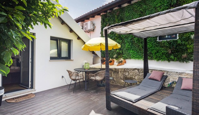 Studio 'With Terrace' with Mountain View, Wi-Fi and Air Conditioning in Arga de Baixo