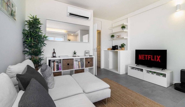 Study & Surf: Carcavelos 1-BED by Beach & Nova SBE in Carcavelos