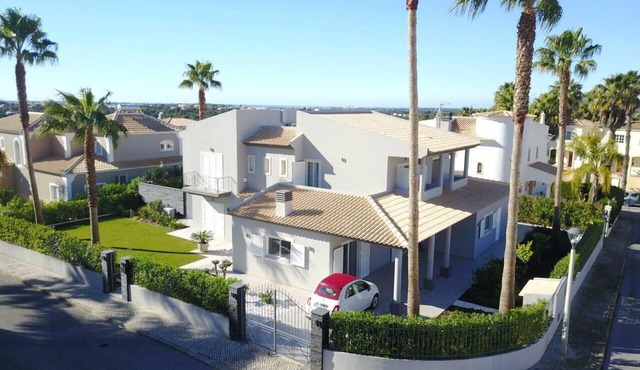 Stunning contemporary detached villa in Almancil in Almancil