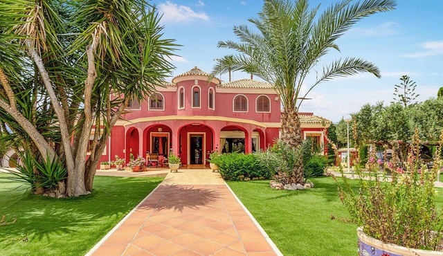 Stunning home in Elche in Elche