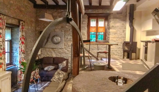 Stunning private villa for 4 guests with WIFI, TV, terrace and panoramic view in Altzate