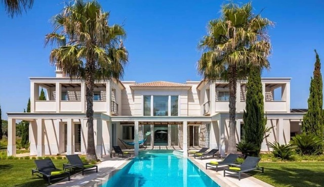 Stunning villa in Parque Atlantico, Quinta do Lago with private pool, jacuzzi, cinema room and games room AW4 - Almancil, Algarve in Almancil