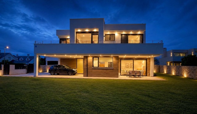 Stylish Villa Stylish Host Bezana, surrounded by beaches and close to Santander. in CB