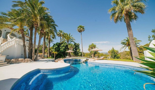 Superb villa with private lagoon pool in Jávea