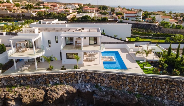 Sustainable luxury villa, near beach 8+2 pers in Adeje